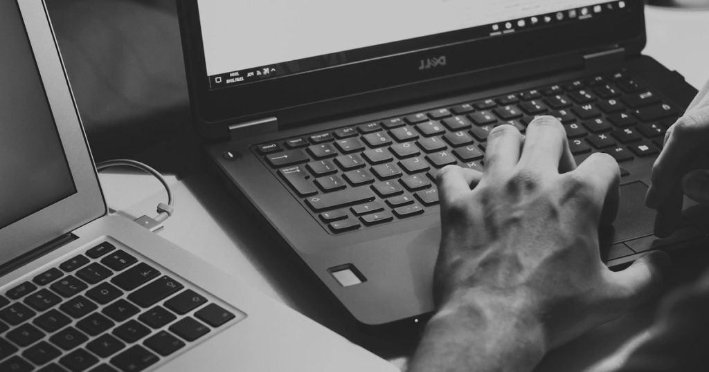 AIでSEOコンサル副業を始める方法｜分析から提案書作成まで自動化のアイキャッチ